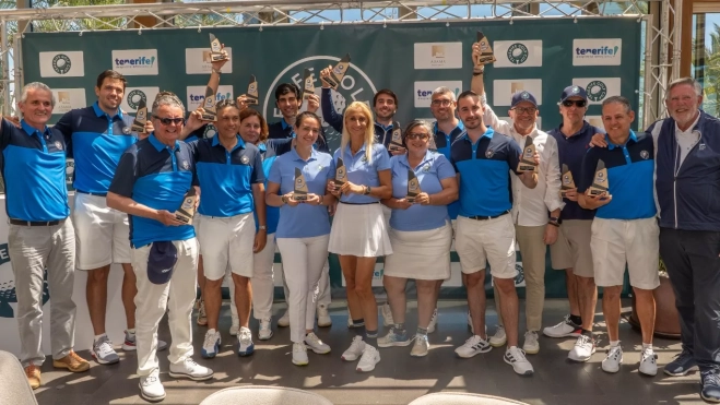 El equipo canario celebra su victoria en la II Tenerife Golf Cup. / CEDIDA El equipo canario celebra su victoria en la II Tenerife Golf Cup. / CEDIDA