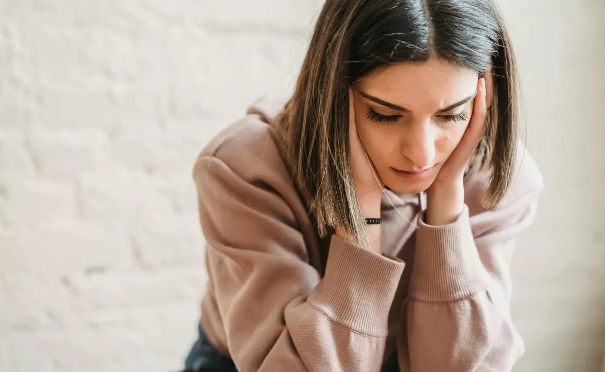 Imagen de una persona dudando / PEXELS