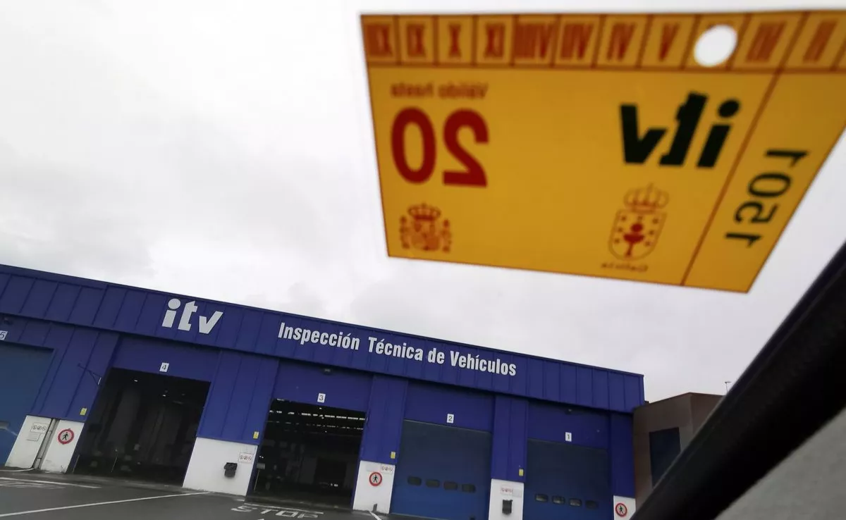 Imagen de un coche tras pasar la ITV / EFE