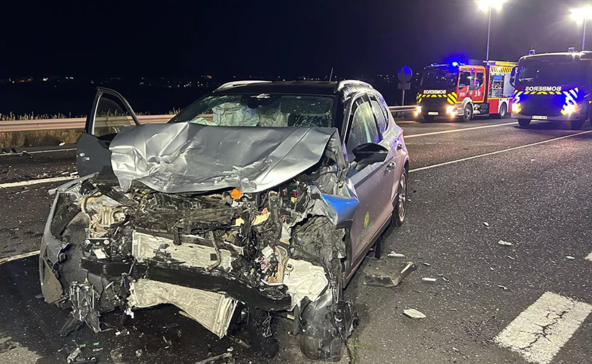 Coche accidentado en la LZ-1, a la altura de Mala, en Lanzarote. /Diario de Lanzarote