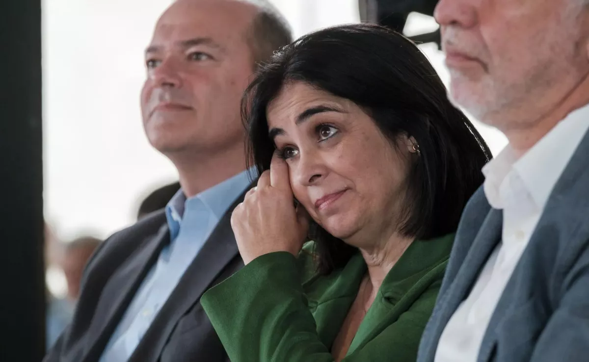 A la izquierda de la imagen, Augusto Hidalgo junto a Carolina Darias / EFE