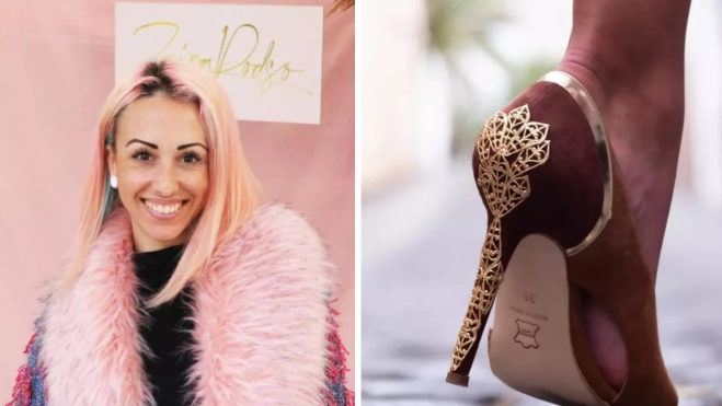 La diseñadora canaria Zaira Rodríguez junto a uno de los tacones de su firma / CEDIDA