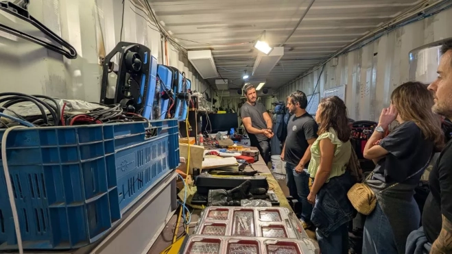 Detalle de los robots submarinos en el contenedor de los materiales técnicos. / AH