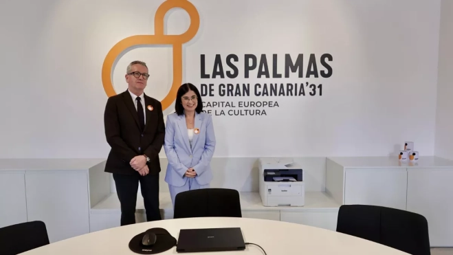 Tony Ramos Murphy y Carolina Darias, en la presentación del logo de la candidatura. / AH Tony Ramos Murphy y Carolina Darias, en la presentación del logo de la candidatura. / AH