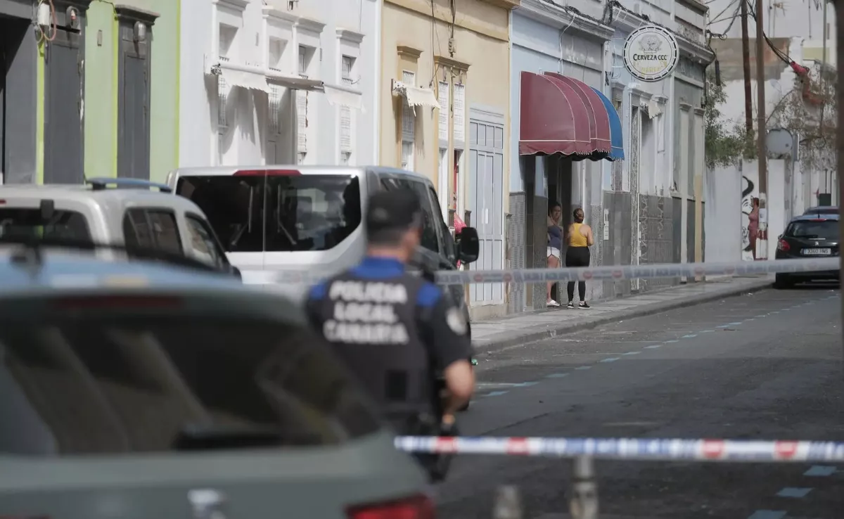 Imagen de una redada policial en Molino de Viento / EFE