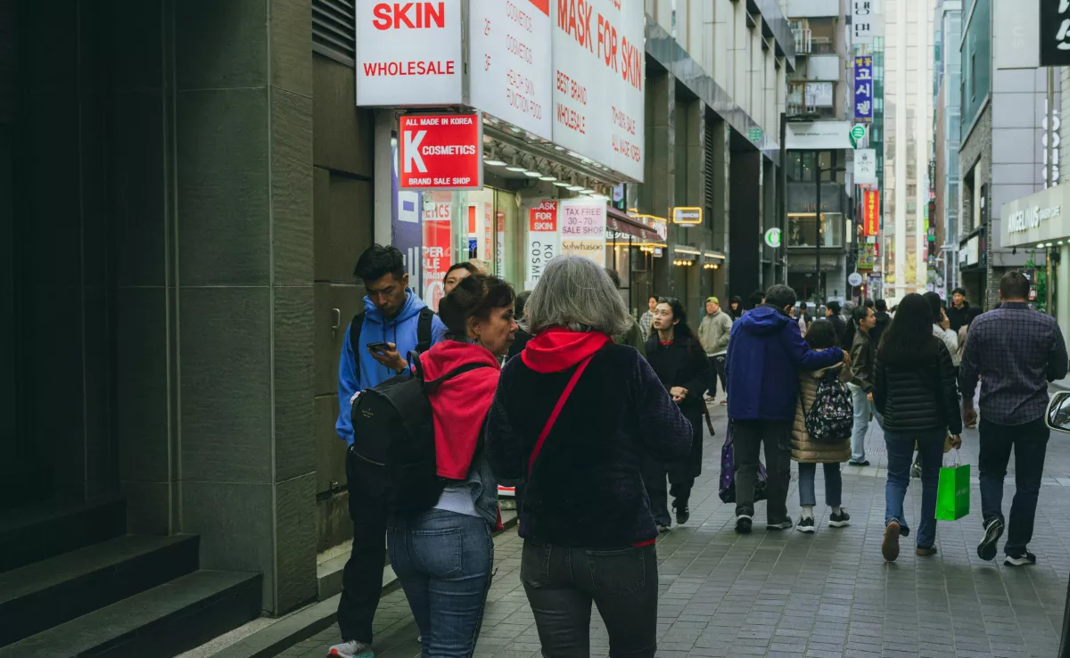 Imagen de una calle con comercios / PEXELS 