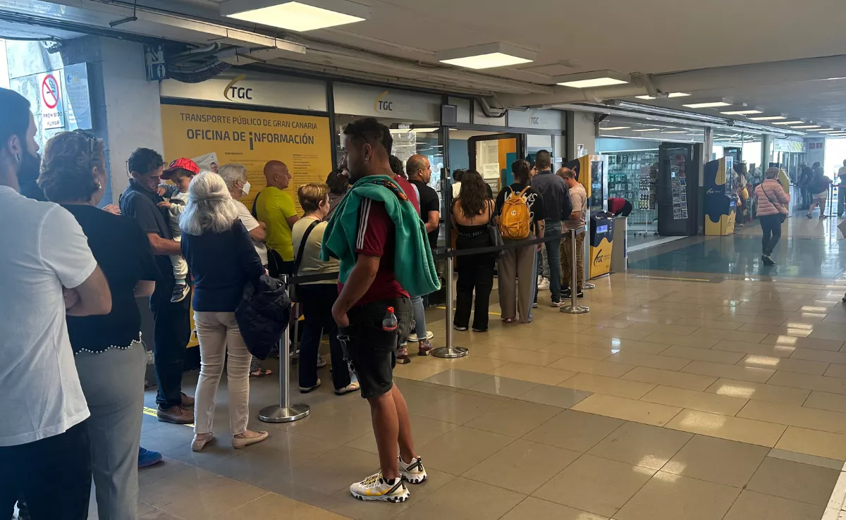 Cola en la estación de San Telmo / ATLÁNTICO HOY - MARCOS MORENO
