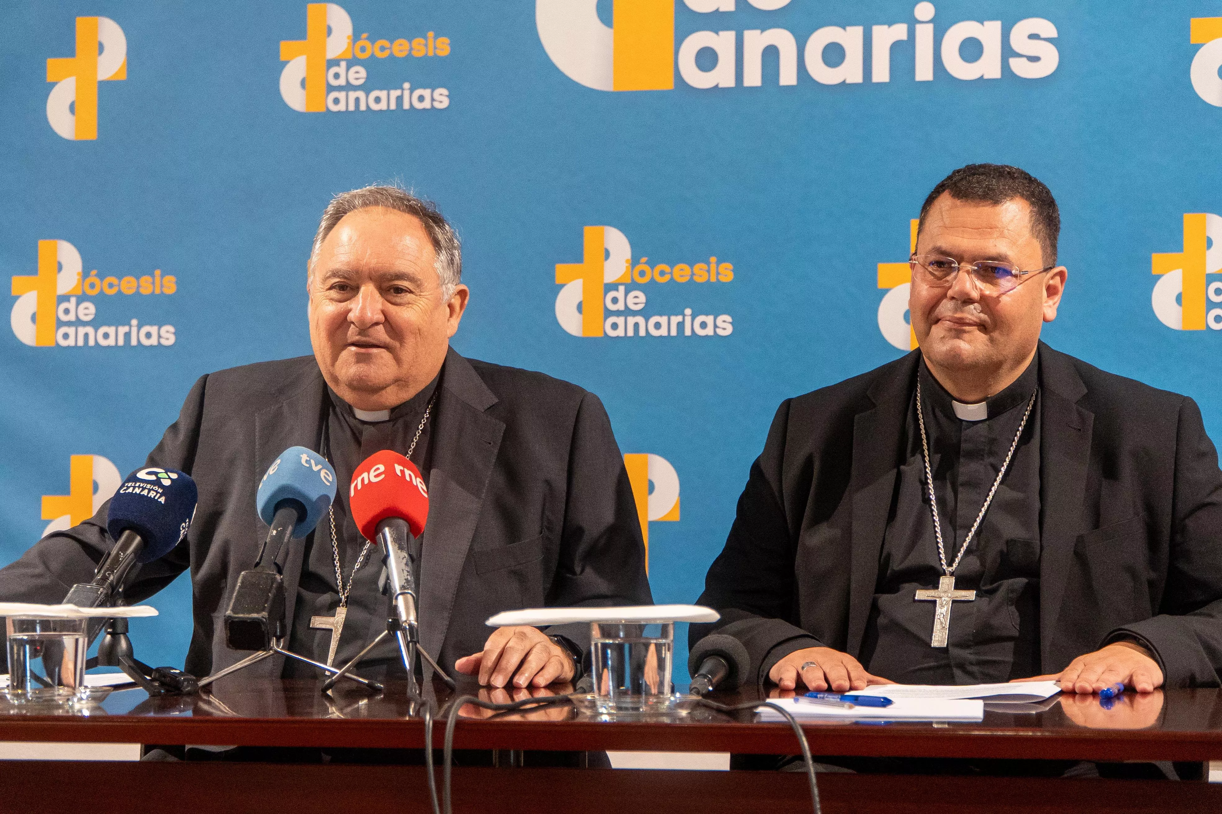 José Mazuelos, obispo de Canarias, y Cristóbal Déniz, obispo auxiliar. / AH