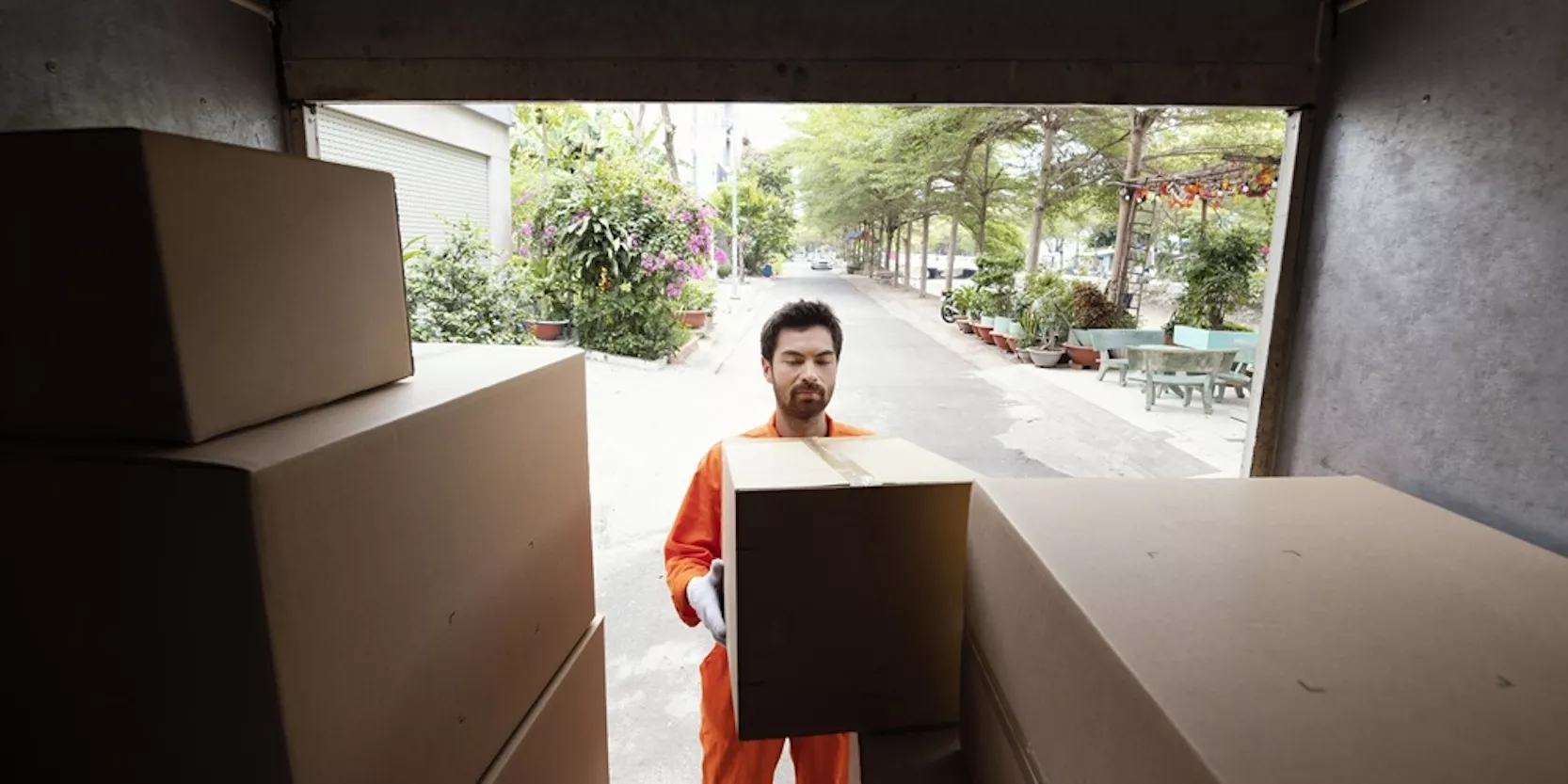 Cajas de mudanza en un camión