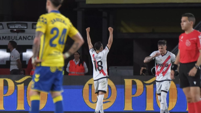 Los jugadores del Rayo Vallecano celebran el 0-1. / ÁNGEL MEDINA G.-EFE