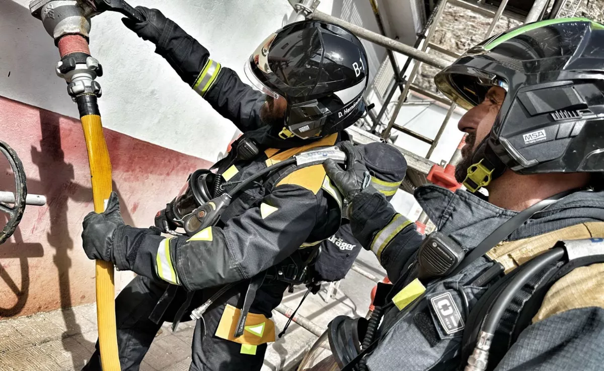 Imagen de unos bomberos trabajando / BOMBEROS DE TENERIFE