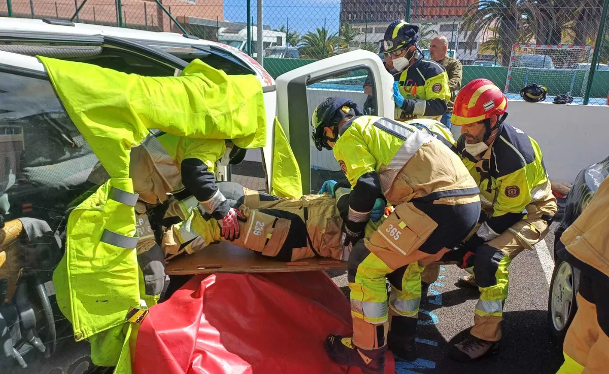 Imagen de archivo de los Bomberos de Tenerife en un simulacro de rescate / BOMBEROS DE TENERIFE