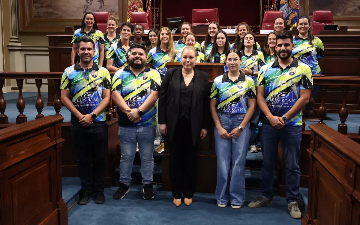 Astrid Pérez recibe al CB Zonzamas de Lanzarote tras su ascenso a la Liga Guerreras. / AH
