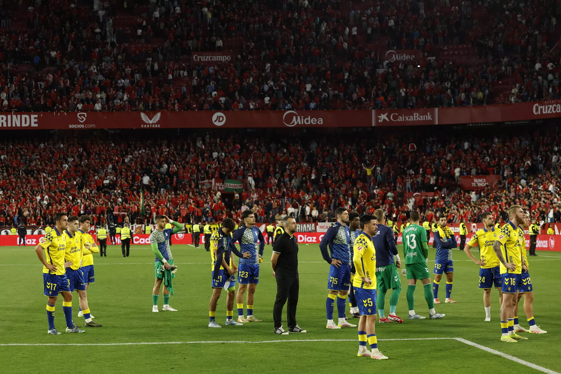 No tomen el nombre de la Unión Deportiva Las Palmas en vano. / JULIO MUÑOZ-EFE