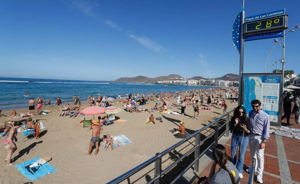 El Ayuntamiento devuelve 346.473,74 euros de ayudas para accesibilidad en Las Canteras y El Confital. / EFE