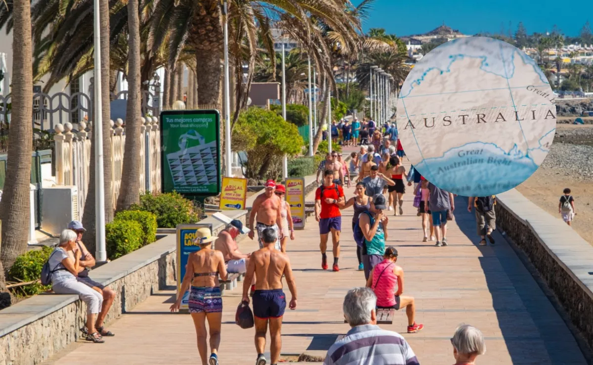 Imagen de una playa en Canarias junto a un mapa de Australia. / CANVA