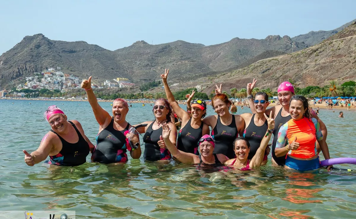 Asociación de mujeres ÁMATE durante una competición en la playa de Las Teresitas|AMATE