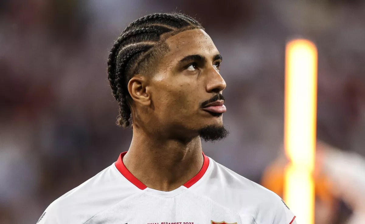 El jugador del Sevilla Loïc Badé en una imagen de archivo de un partido ante la Roma./ ARCHIVO