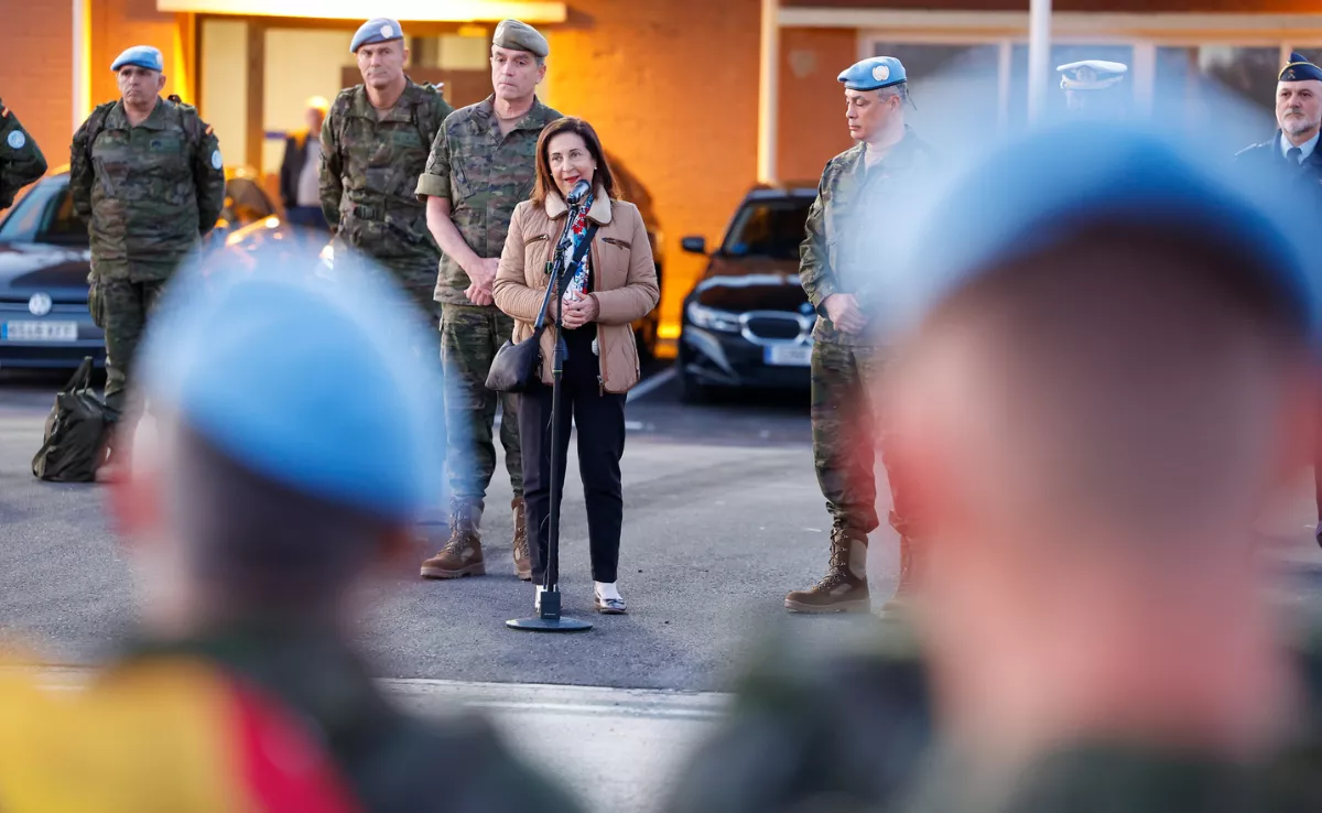 Margarita Robles, ministra de Defensa, durante la despedida a los militares / MINISTERIO DE DEFENSA