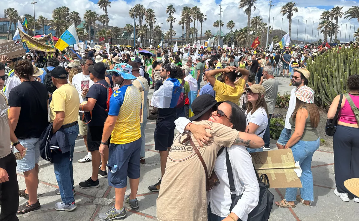 Asistentes a la manifestación en Las Palmas de Gran Canaria / ATLÁNTICO HOY - MARCOS MORENO