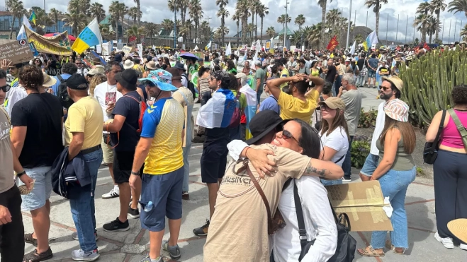 Asistentes a la manifestación en Las Palmas de Gran Canaria / ATLÁNTICO HOY - MARCOS MORENO