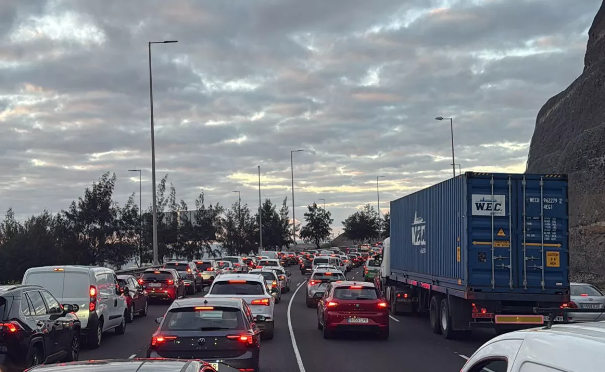 Imagen de la GC 1 colapsada en plena hora punta / AH