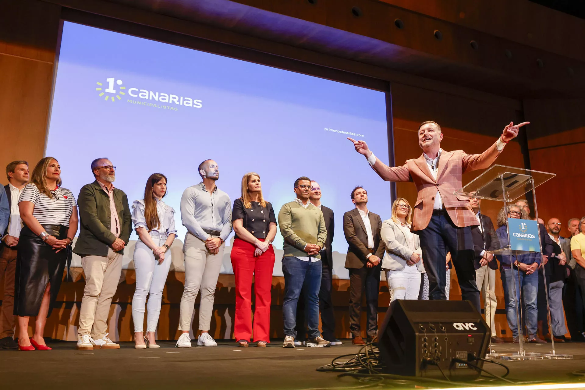 Las revoluciones sin bayonetas, el 'gatopardismo' y 'Canary First'. / ELVIRA URQUIJO A.-EFE