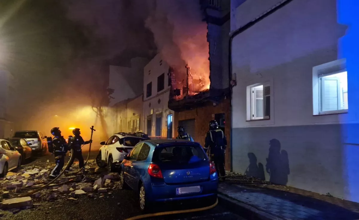 Una explosión con incendio en una casa en La Cuesta (La Laguna) deja un muerto durante la noche./ POLICÍA LOCAL LL