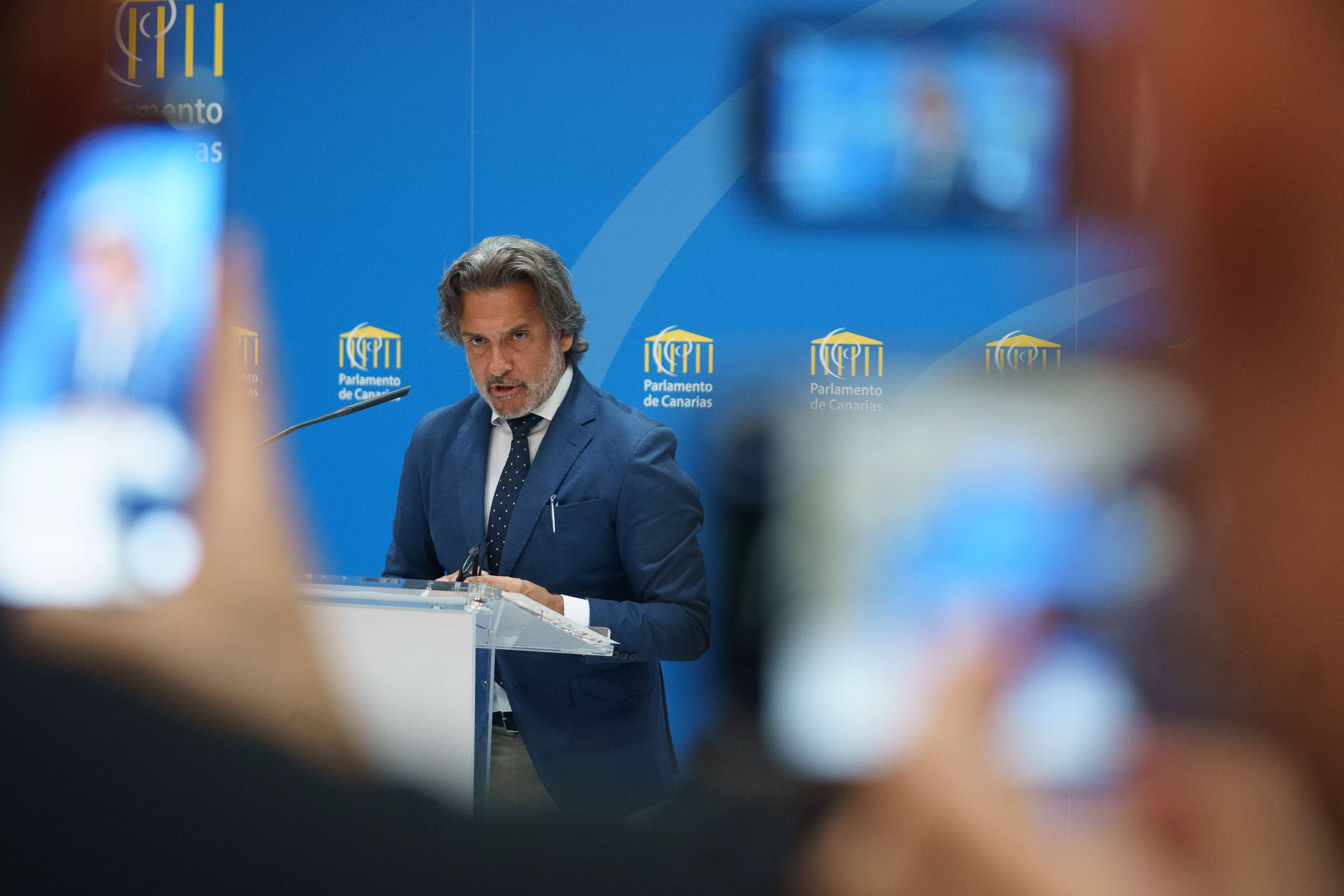 El expresidente del Parlamento de Canarias y actual diputado autonómico del PSOE Gustavo Matos. / RAMÓN DE LA ROCHA-EFE