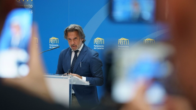 El expresidente del Parlamento de Canarias y actual diputado autonómico del PSOE Gustavo Matos. / RAMÓN DE LA ROCHA-EFE