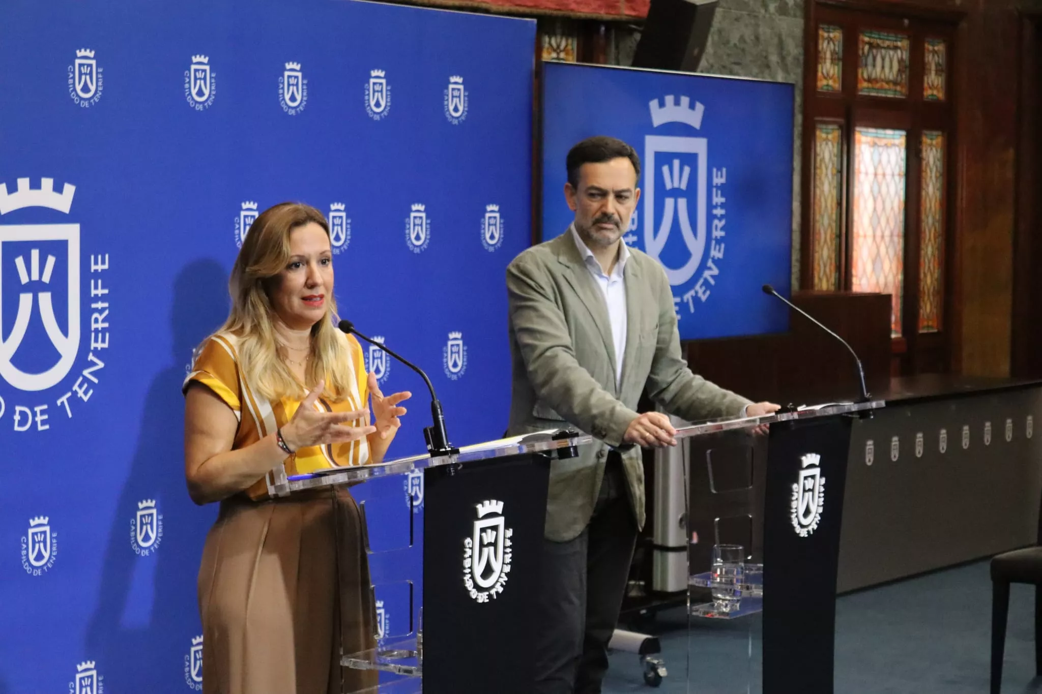 La presidenta del Cabildo de Tenerife, Rosa Dávila, y el vicepresidente insular Lope Afonso. / ATLÁNTICO HOY