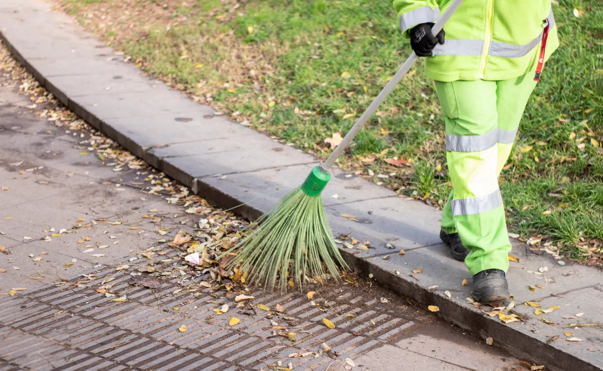 Imagen de un trabajador de limpieza / AH