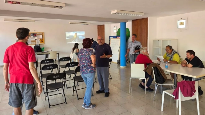 Momentos previos a una reunión del Foro por la Isleta. / AH- ALBERTO LEY Momentos previos a una reunión del Foro por la Isleta. / AH- ALBERTO LEY