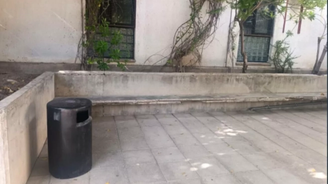 Bancos en mal estado en el campus del Obelisco / CEDIDA