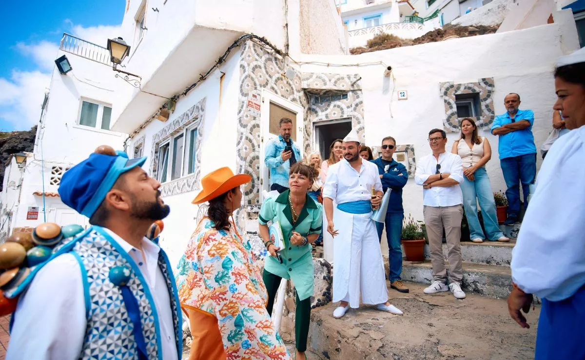 Un momento de la representación realizada en Tufia por Salsipuedes, con motivo del proyecto 'Costas Afortunadas'. / AH