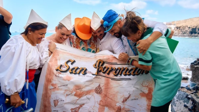 Los actores, con la recreación de San Borondón. / AH