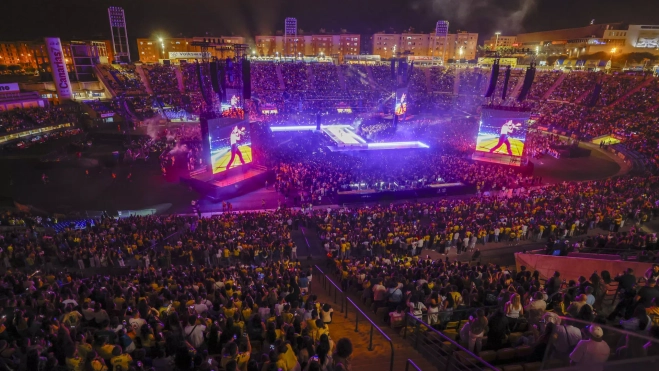 Imagen panorámica del Estadio de Gran Canaria durante el concierto de Quevedo. / ELVIRA URQUIJO A.-EFE