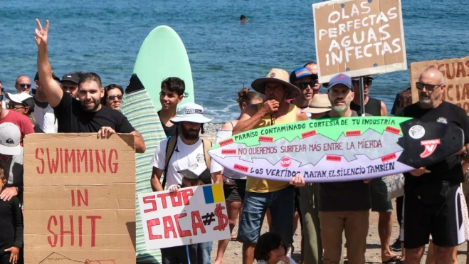 Otro momento de la manifestación en Playa Honda. / EFE