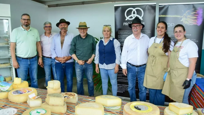 Uno de los expositores de quesos montados en la feria. / AH Uno de los expositores de quesos montados en la feria. / AH
