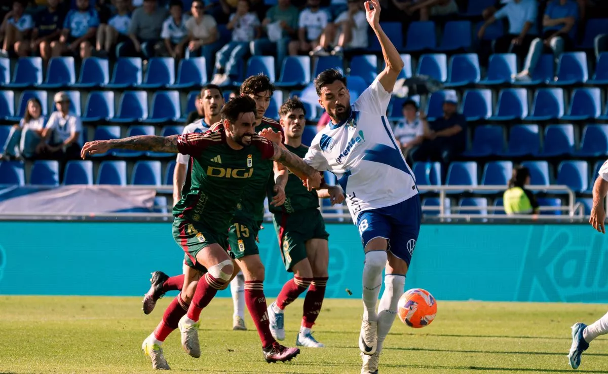 Un lance del partido entre el CD Tenerife y el Oviedo. / CD TENERIFE