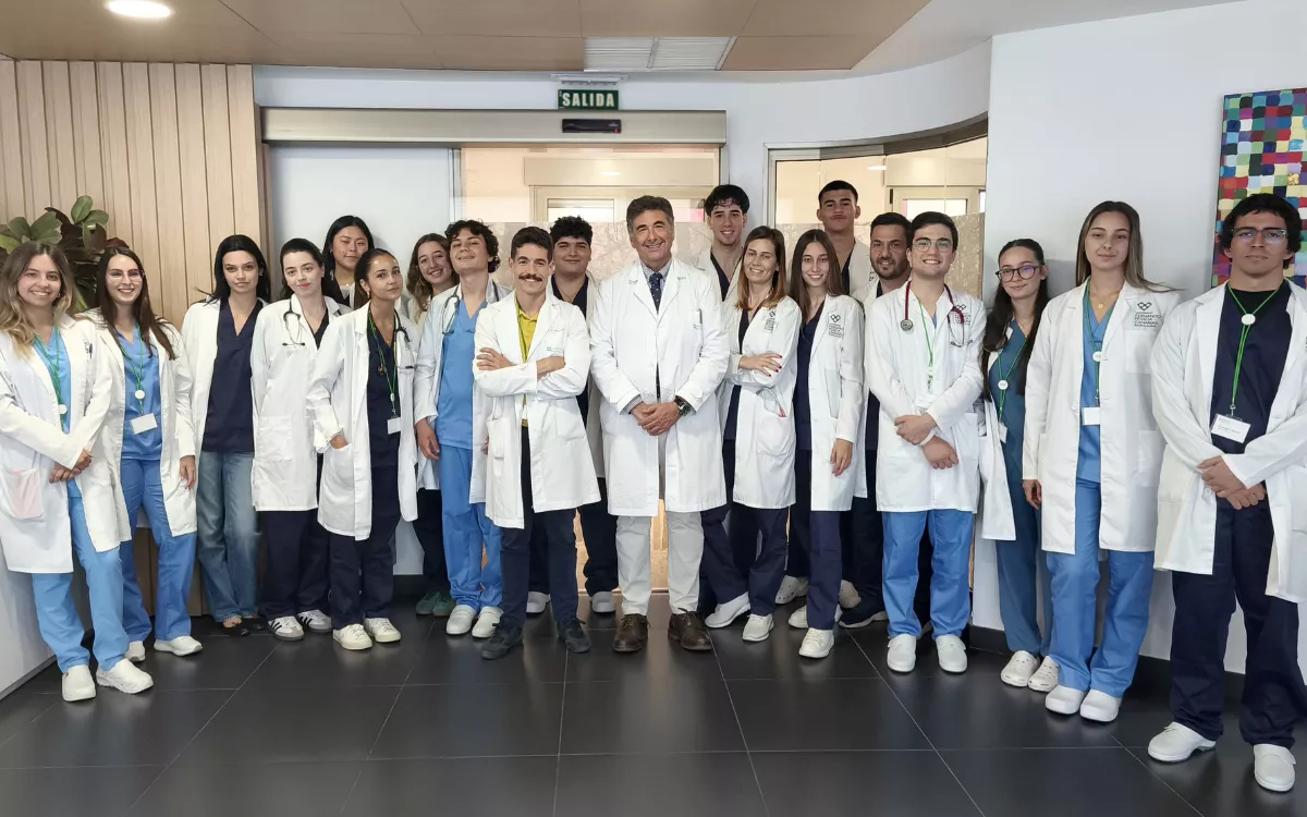 Hospitales Universitarios San Roque y la Universidad Fernando Pessoa forman a los futuros médicos. / AH
