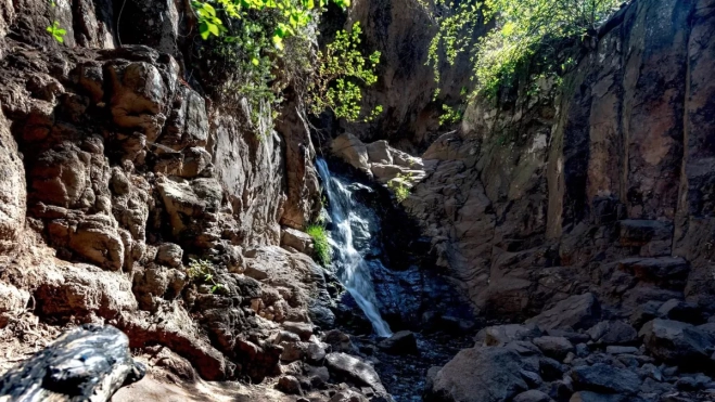 Cascada del barranco de Cernícalos / HOTELES DUNAS Cascada del barranco de Cernícalos / HOTELES DUNAS