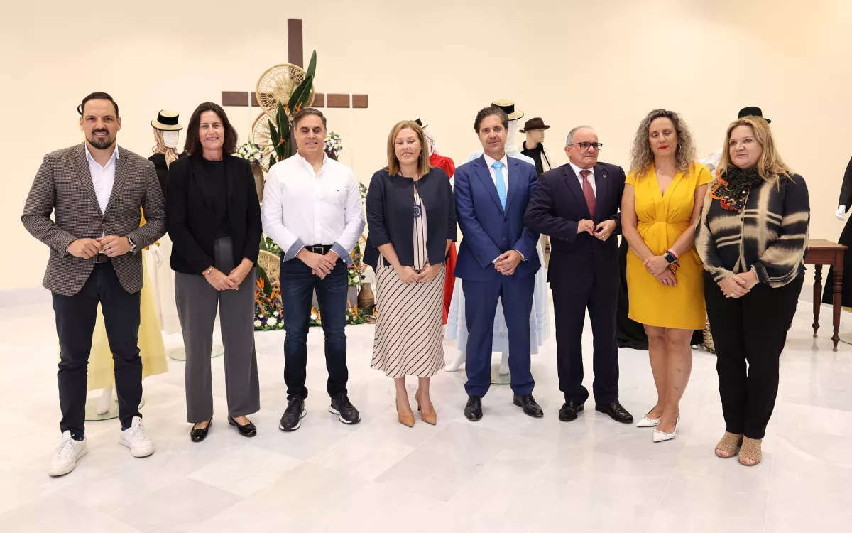 Trajes tradicionales en el Parlamento canario: homenaje a la identidad y a la cultura de las islas. / AH