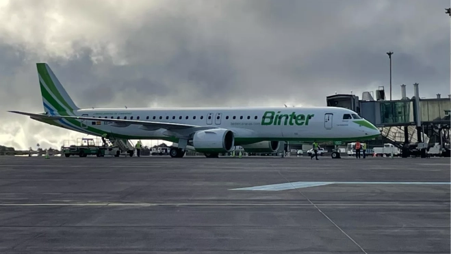 Avión de Binter en Los Rodeos. / AH