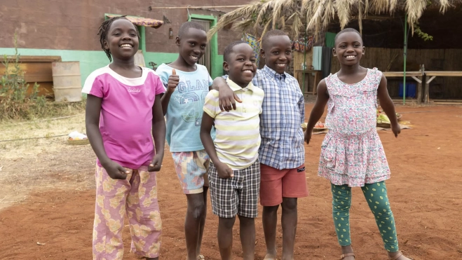 Grupo de niños que participan en 'La familia Benetón 2'. / QUIQUE CURBELO-EFE