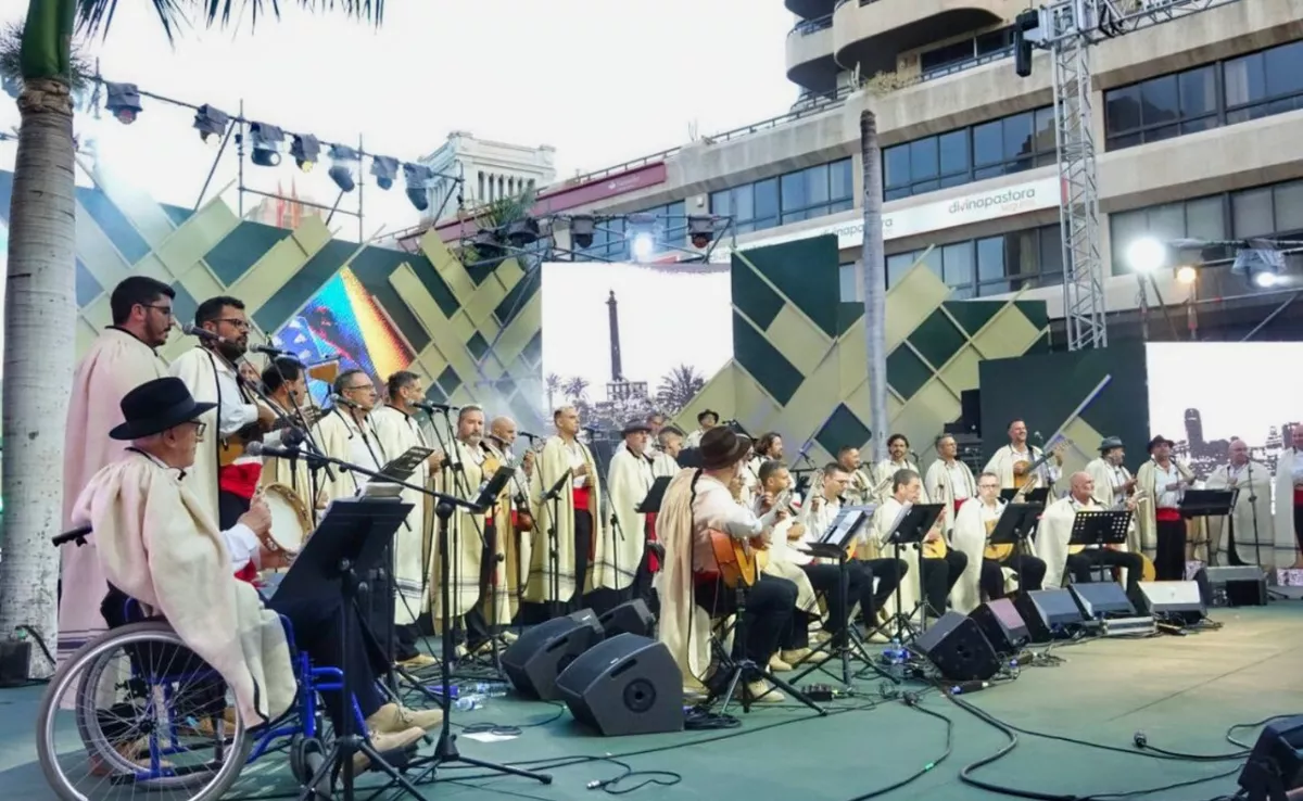 Imagen de Los Sabandeños en un acto por el Día de Canarias / AYUNTAMIENTO DE SANTA CRUZ