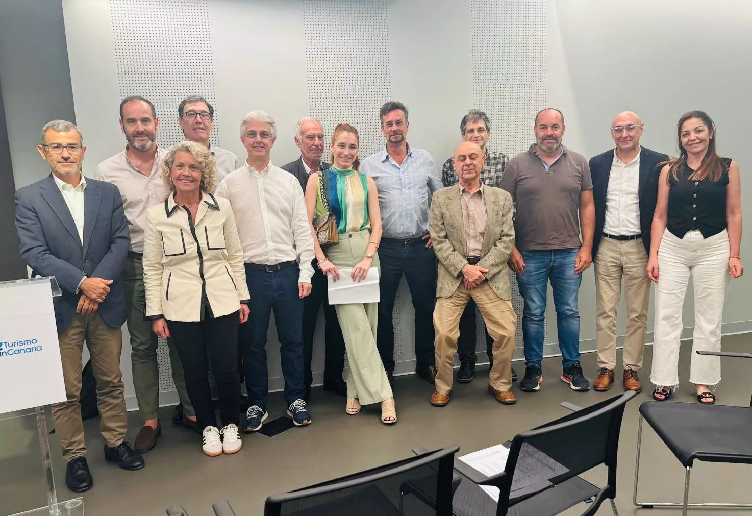 La junta directiva de la Asociación de Empresarios de Alojamientos Turísticos de Las Palmas (AEAT). / CEDIDA