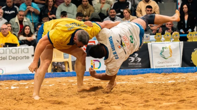 La lucha canaria ha aumentado sus licencias federativas de unas 1.900 a 3.200 desde 2019 / AH