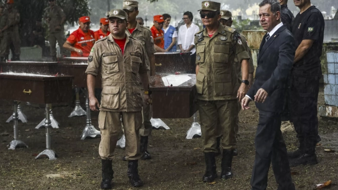 Fotografía tomada el 25/04/2024 en la ciudad de Belém (Brasil), del funeral de los nueve cuerpos de la embarcación encontrada a la deriva en el río Caeté, el 13 de abril de 2024. / EFE - MARX Marx VASCONCELOS Fotografía tomada el 25/04/2024 en la ciudad de Belém (Brasil), del funeral de los nueve cuerpos de la embarcación encontrada a la deriva en el río Caeté, el 13 de abril de 2024. / EFE - MARX Marx VASCONCELOS