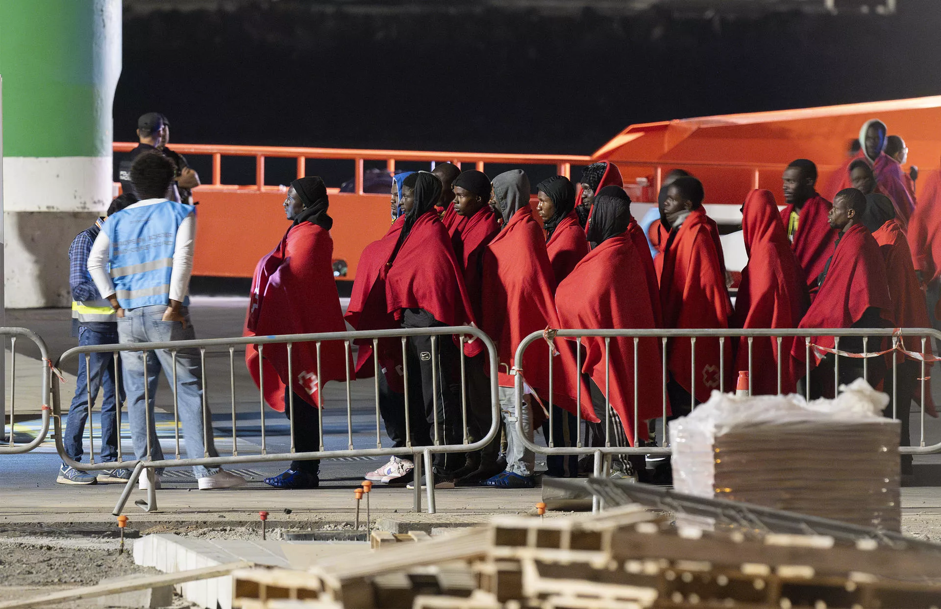 Rescate de personas inmigrantes en las costas de Lanzarote. /EFE/Adriel Perdomo